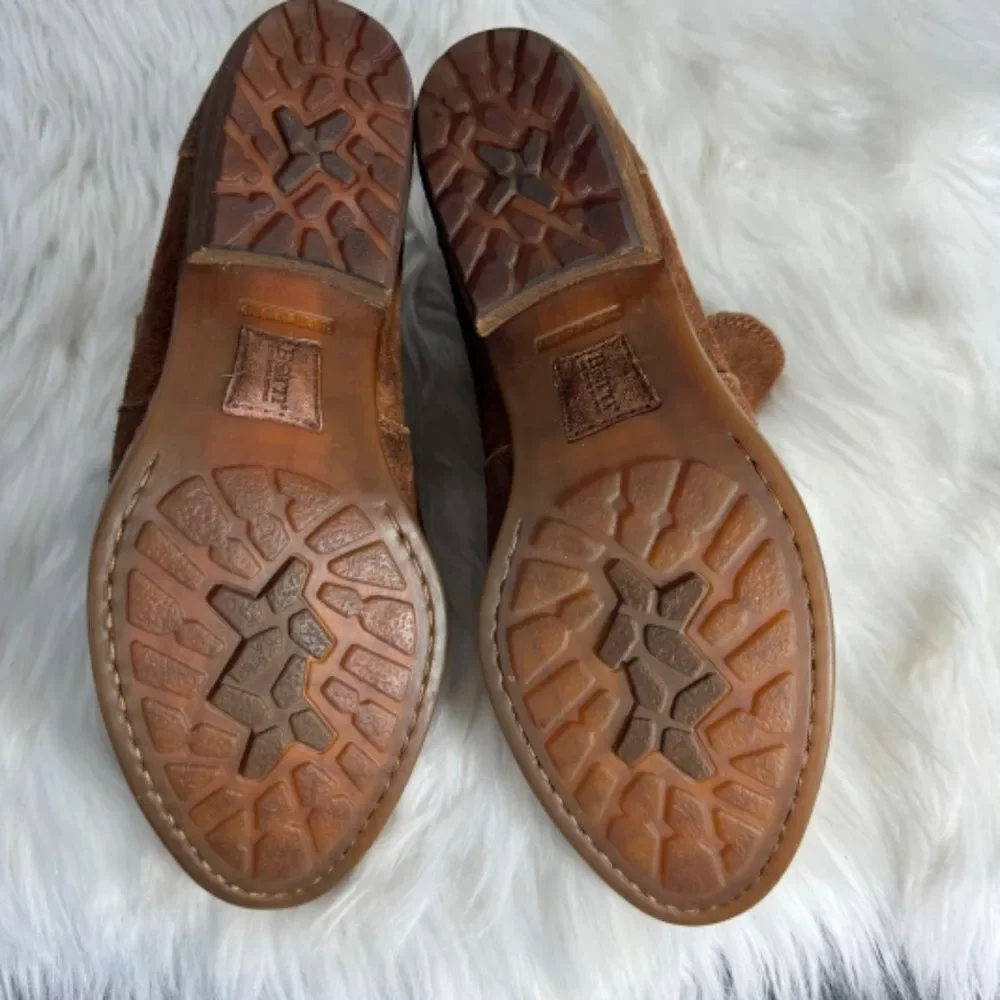 Born Sylvia NWOT Tobacco Brown Suede Booties‎ Sz 9